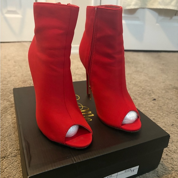 Red Peek Toe Women’s Heel Bootie! Size 7.5 great condition! - Picture 2 of 12